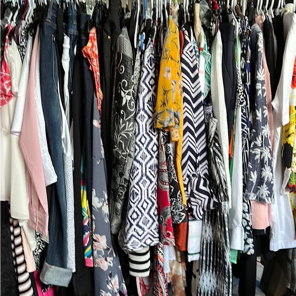 Women’s clothes size X Large tops, dresses, jeans, & Blouse 3 for $21 - Picture 3 of 4